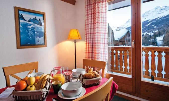 Val Cenis Apartment | 50m from ski slopes, fitness, swimming pool, balcony, tv, 30m², Val Cenis