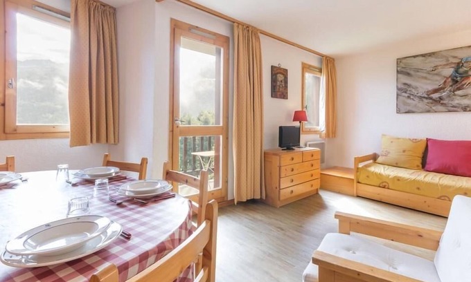 Montchavin Apartment | 50m from ski slopes, 1st floor, balcony, tv, ski locker, 33m², Montchavin La Plagne