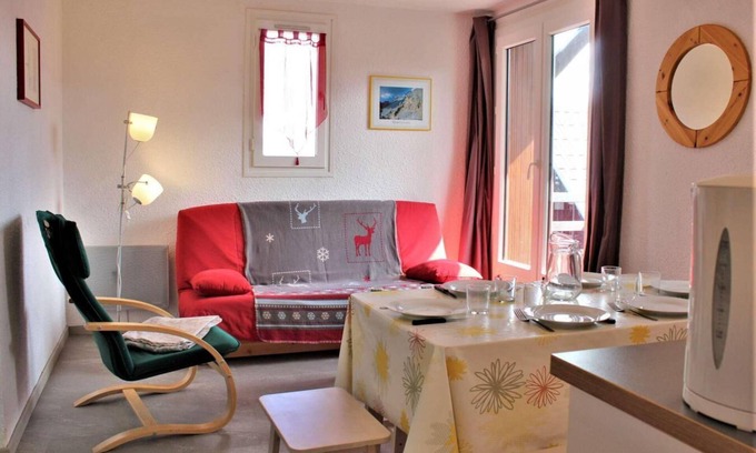 Risoul Apartment | 50m from ski slopes, 6th floor, balcony, tv, ski locker, 28m², Risoul