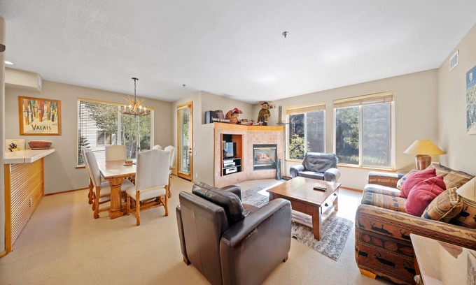 Olympic Valley Condo | 512 | 2BD Polished Comfort Hot Tubs + Parking