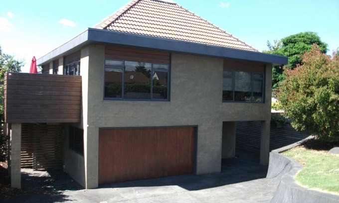 Two Mile Bay House | 52 Hawai Street, Taupo
