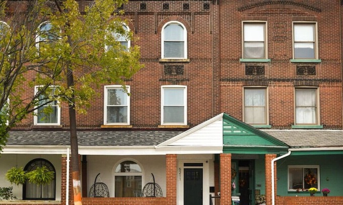 Pittsburgh House | 5211 Penn Ave - Bloomfield