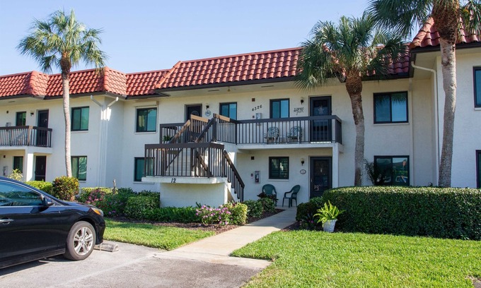 Golden Gate Condo | 55+ Age Community Garden Condo 2 Bedroom 2 Bath