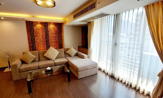 Khlong Toei Nuea Apartment | 5B - 2 Bedroom Downtown Apartment with shared Pool