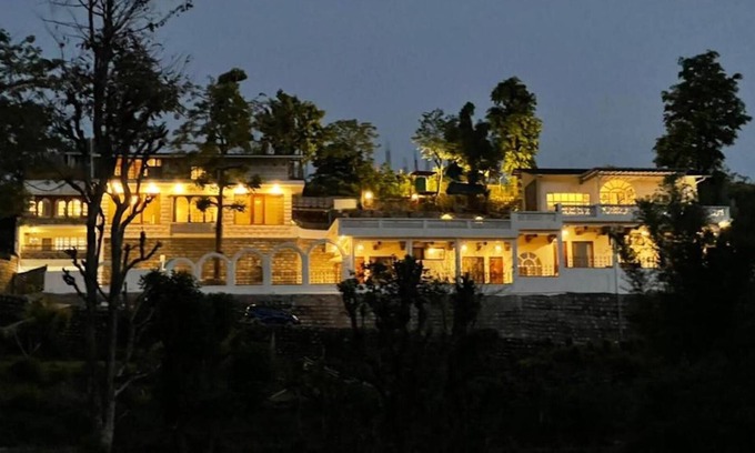 Bullawala Villa | 5B-BLUEDOOR-DEHRADUN · Rustic Art Deco Boutique Villa with stunning views