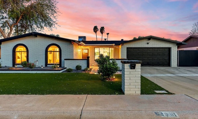 Chandler House | 5BD|Pool|Game Room & Casita For Family Fun