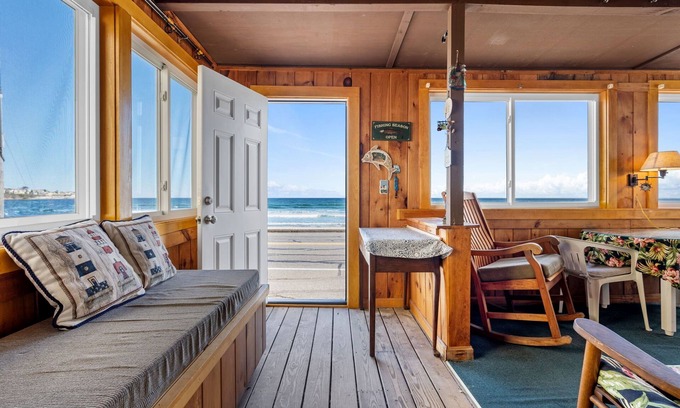York Beach House | 5BR Beachfront Sleeps 15 w/BBQ!