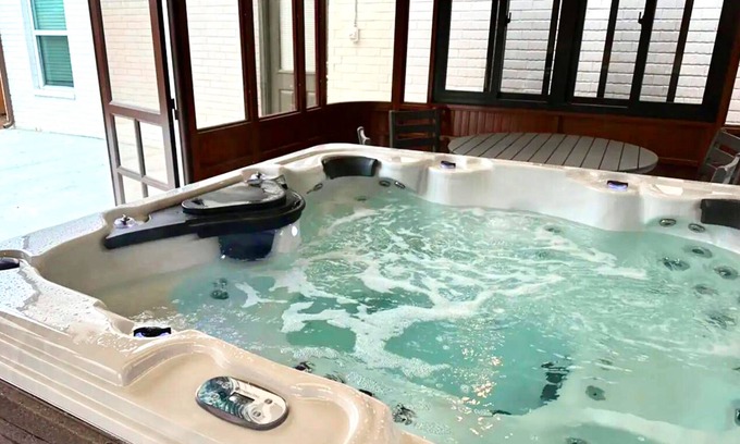 Central Oklahoma City House | 5BR Ensuite Baths | 15 Mins to OKC State Fair | Near Lake Hefner #NColl