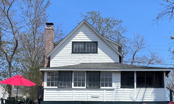 Truro Cottage | 5BR historic cottage on Pamet & Cape Cod Bay. Kayak heaven. WIFI. Washer/dryer.