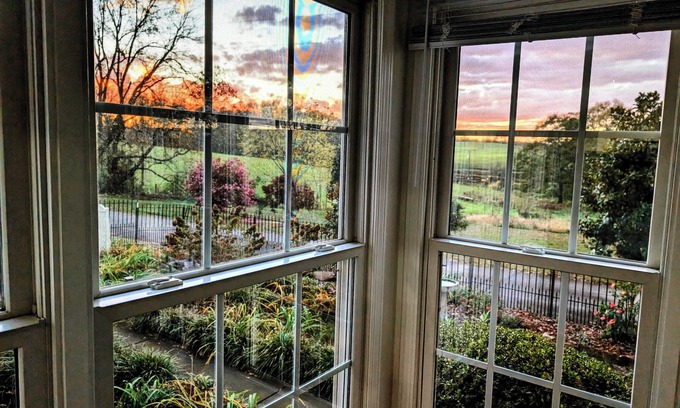 Chesnee Other | 5BR Hood Oaks Farm~King Bed+Sunrm+FirePt/nr Mtns+Lakes+I-85 & 26+TIEC