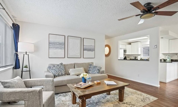 Franklin - Randolph Apartment | 5BR with King Beds- Sleeps 16!