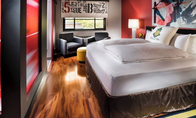 Belltown Hotel | 5th Avenue Suite at Staypineapple, Hotel FIVE, Downtown! Parking, Pets Allowed