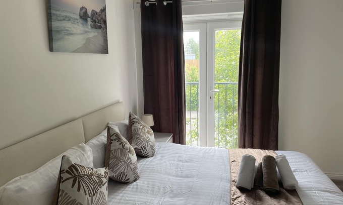 Cheetham Hill Apartment | 6,4 Larch Garden ,is comfortable Flat in the heart of Manchester