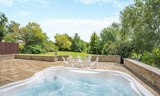 Kidlington Cottage | 6 bedroom accommodation in Bletchingdon
