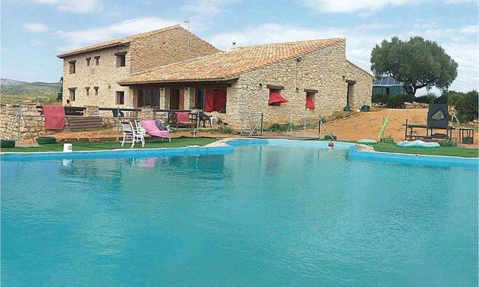 La Salzadella House | 6 Bedroom Awesome Home In La Salzadella