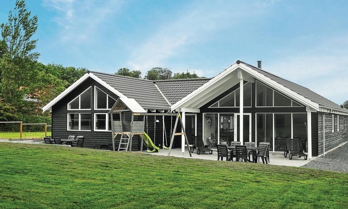 Lohals House | 6 bedroom beautiful home in Tranekær