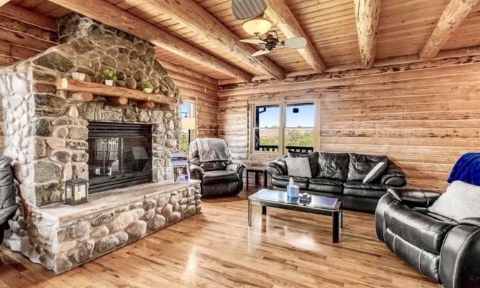 Prescott Cabin | 6 bedroom spacious cabin near Watson Lake, sleeps 14