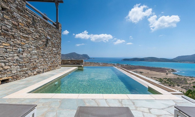 Antiparos Villa | 6 bedroom villa with pool and amazing views in Antiparos, 3 min to beach!