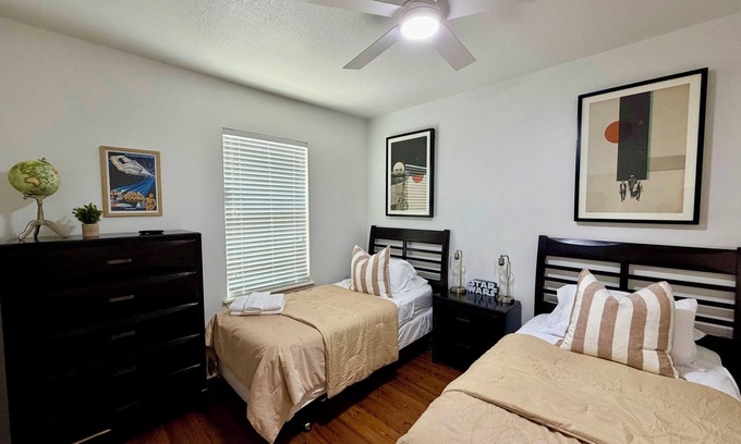 West Kissimmee House | 6 BEDROOM VILLA with Theater Room, POOL & HOT TUB by DISNEY WORLD!