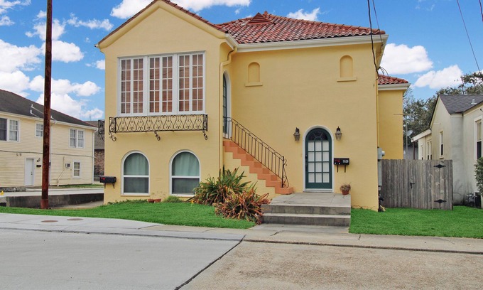 Navarre House | 6 beds! 3 BR HOUSE NEAR CITY PARK AND STREETCAR