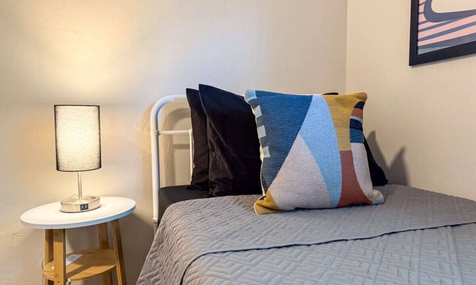 Mount Oliver Apartment | 6 Beds + Sofa Bed (Sleeps 8) Spacious Crew Housing