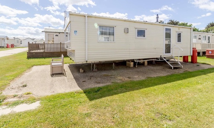 Hopton House | 6 berth dog friendly caravan at Broadland Sands Holiday Park ref 20267BS
