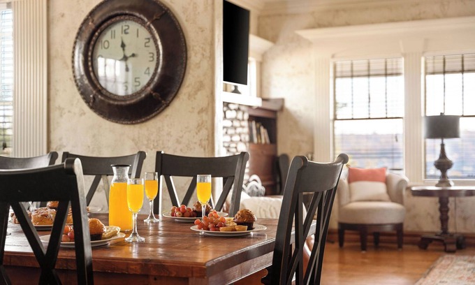Downtown Branson House | 6 br close to The Branson Landing! Trolley stop!