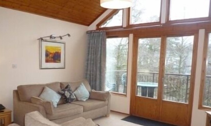Keswick Cabin | 6 KESWICK BRIDGE, family friendly, with a garden in Keswick