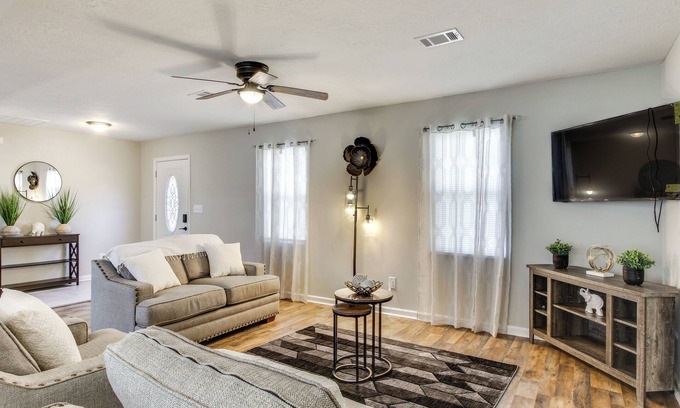 Augusta House | 6 Mi to The Masters: Updated Home w/Yard!