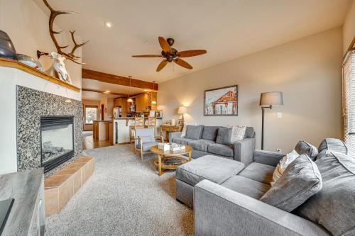 Fraser House | 6 Mi to Winter Park Resort Townhome with Hot Tub!
