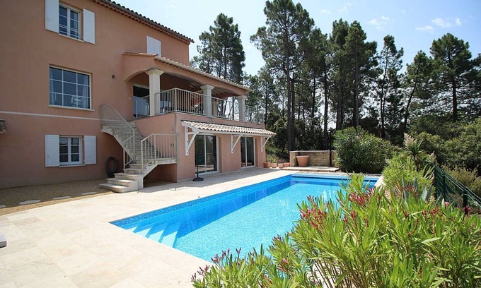 Puymeras House | 6 miles from Vaison-la-Romaine, modern holiday villa, heated pool.