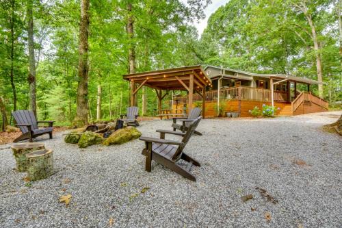 Clarkesville House | 6 Miles to Helen Cabin with Hot Tub and Views!