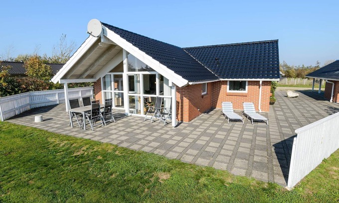 Skaven Strand House | 6 person holiday home in Tarm