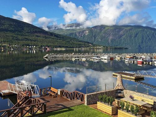 Nesset Apartment | 6 person holiday home in EIDSVÅG-By Traum