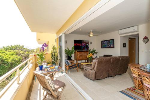 Flamingos Apartment | 6 Person Occupancy 1 Block to Beach Views from Terrace