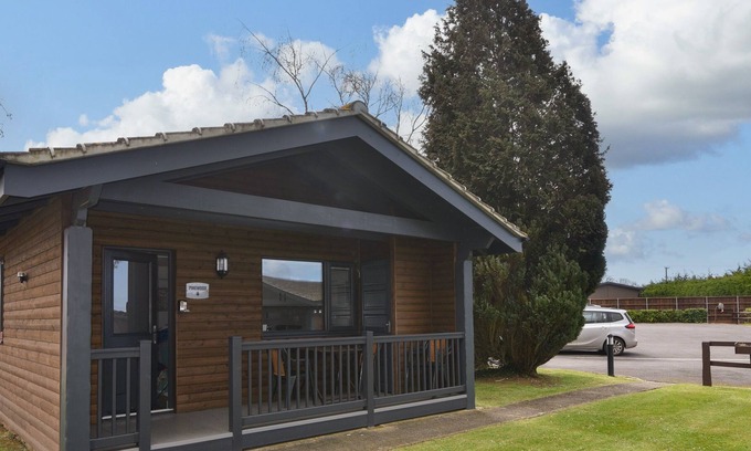 Combpyne Cottage | 6 PINEWOOD RETREAT, family friendly, with pool in Lyme Regis