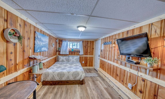 Leadville Apartment | 6 Renovated Cozy Room Dog Friendly Motel Leadville