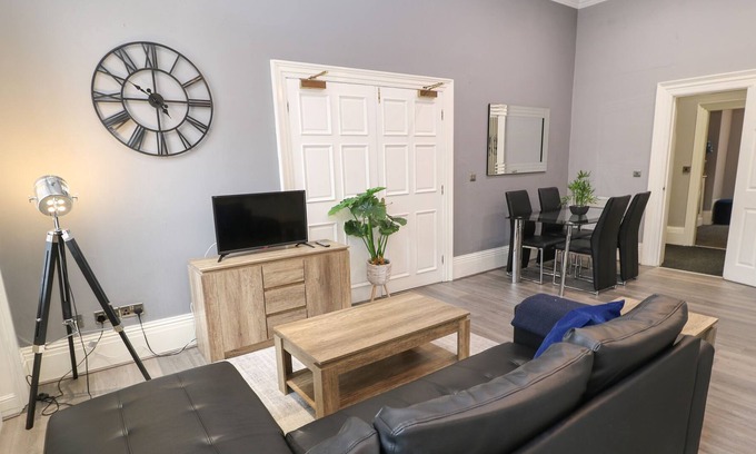 Wakefield Apartment | 6 ST. JOHNS NORTH APARTMENTS, romantic in Wakefield
