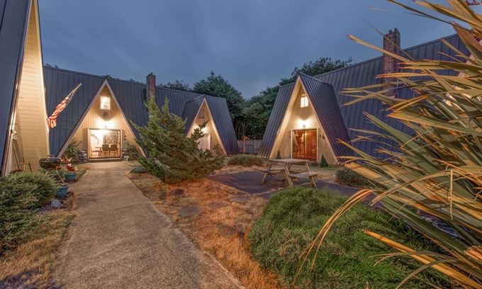 Ocean Shores Villa | 6 Themed Villas - Walk To Beach, Pet Friendly