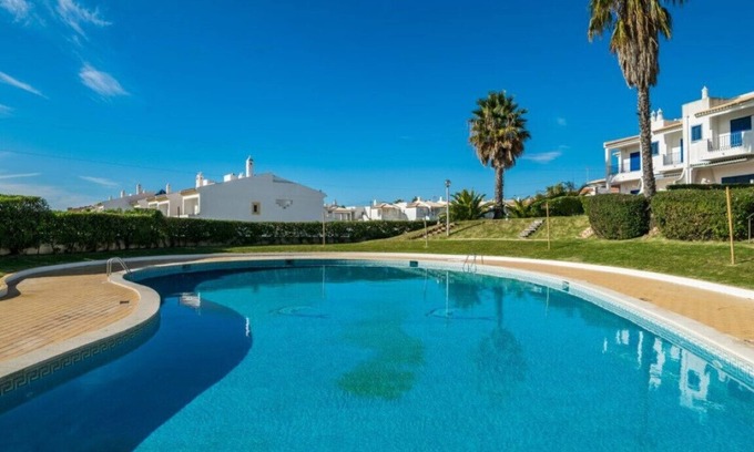 Areias de Sao Joao Condo | 600m from the beach Apartment in a closed condominium between Oura and Albufeira