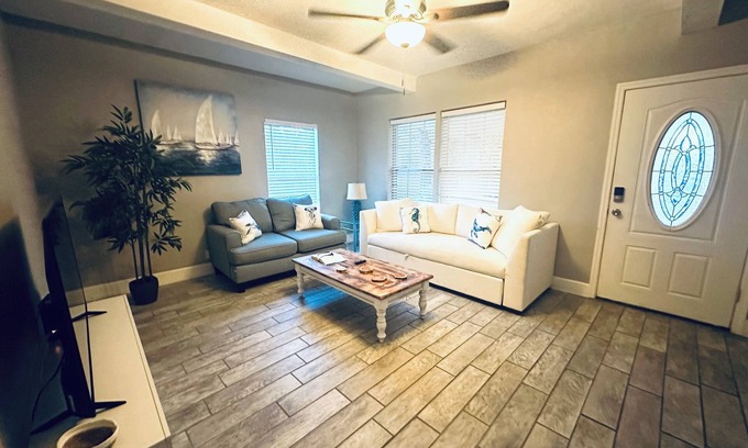 Crescent Lake House | 601 9th Ave N, Saint Petersburg, FL