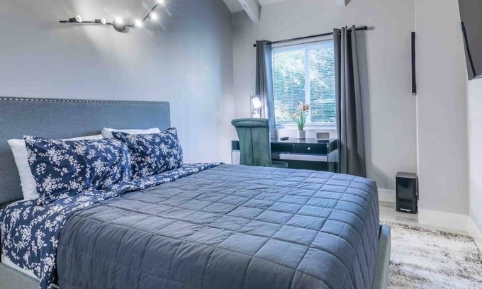 Menlo Park Apartment | 601 House 1 Room 2 Small · Stylish 1BR Suite in Menlo Park