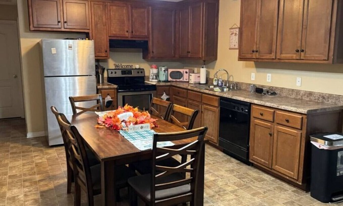 McHenry Apartment | 613) Large 2 bedroom | King Bed