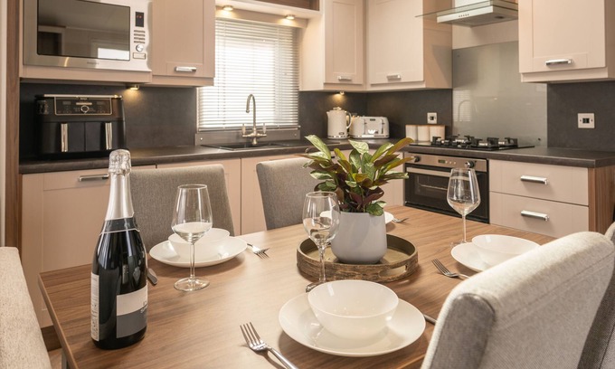 Mullacott Cabin | 62 Meadow View Lodge - 2 Bed, Sleep 4 (TJS62MV)