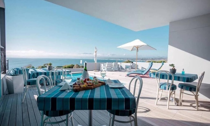De Kelders Bed & Breakfast | 65onCliff - Langbaai