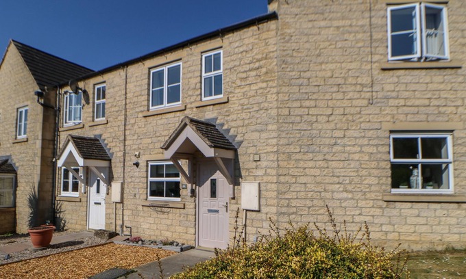 Leyburn Cottage | 66 DALE GROVE, pet friendly, character holiday cottage in Leyburn