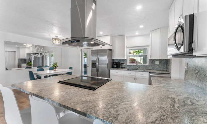 Cocoa Isles Cottage | 673 Bermuda Rd