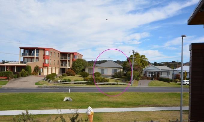 Bermagui House | 68 Lamont St - Harbourside