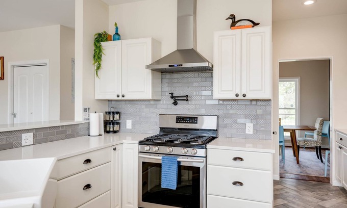 Buchanan Dam House | 6bed 4bath 3 Acres With 18i0 Degree Views Pool Firepit