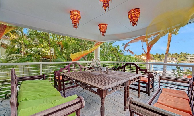 Downtown Miami Villa | 6BR/4.5 BTH Waterfront Paradise